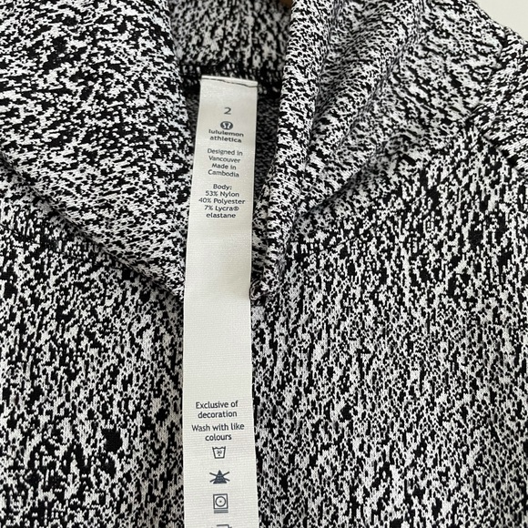 Lululemon Ready to Rulu Turtleneck, size 2 - Picture 4 of 4
